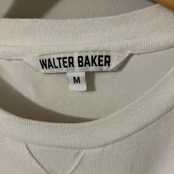 Walter Baker Shirt Women’s Medium White Crewneck Long Sleeve Cropped Top - Picture 4 of 7